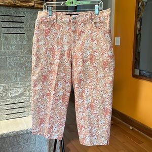 Gloria Vanderbilt Jean Capris SZ 16 in shades of peach